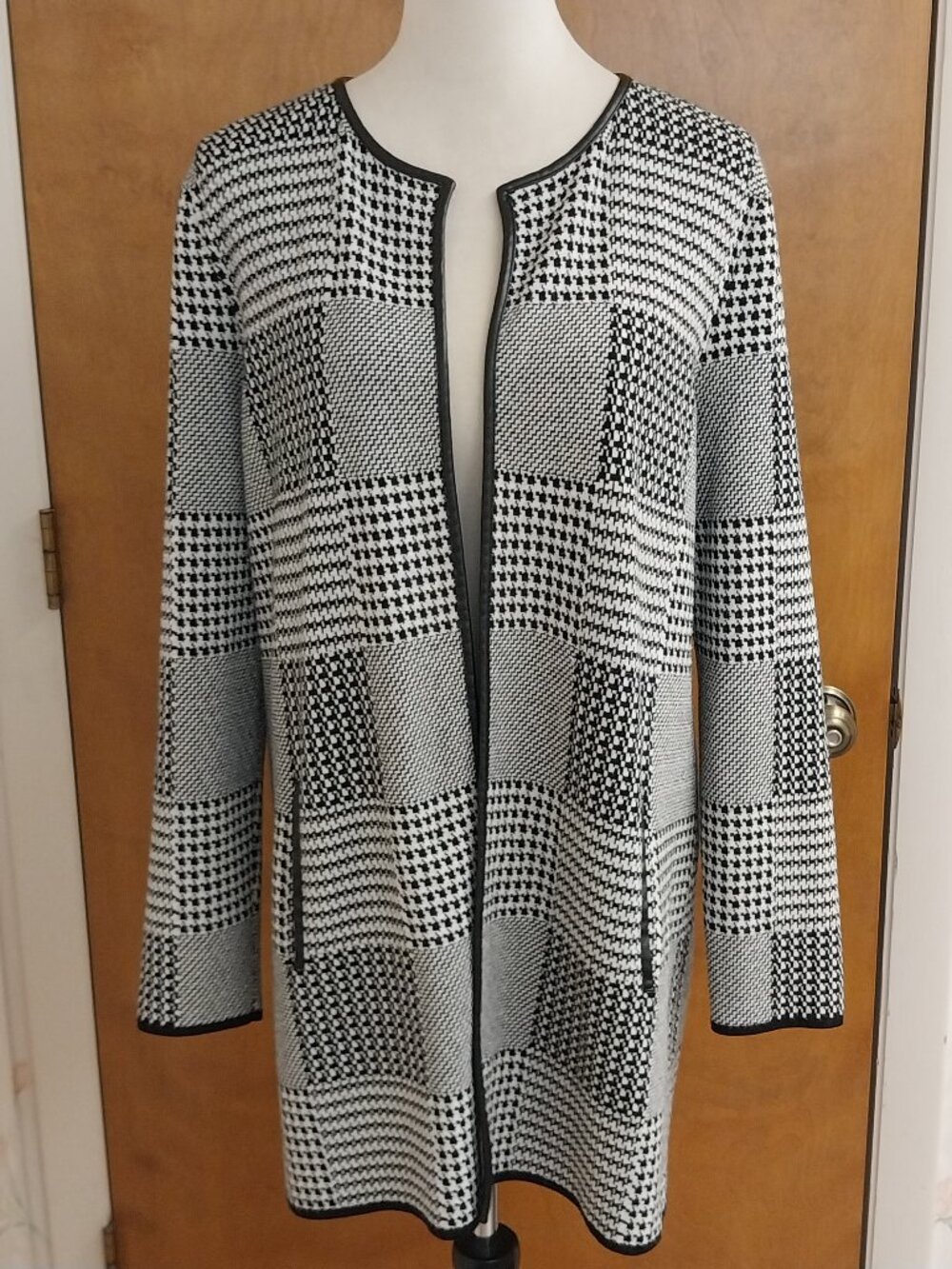 TALBOTS Petite OPEN FRONT CARDIGAN GEOMETRIC With FAUX LEATHER TRIM *SIZE M/L*